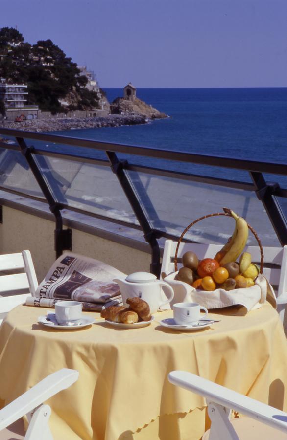 Residence Sole Mare Alaxi Hotels Alassio Exterior foto