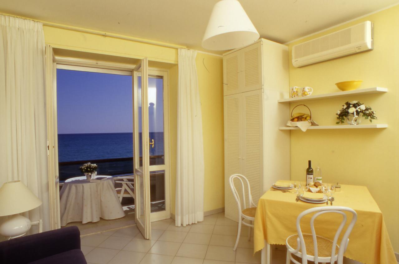 Residence Sole Mare Alaxi Hotels Alassio Exterior foto